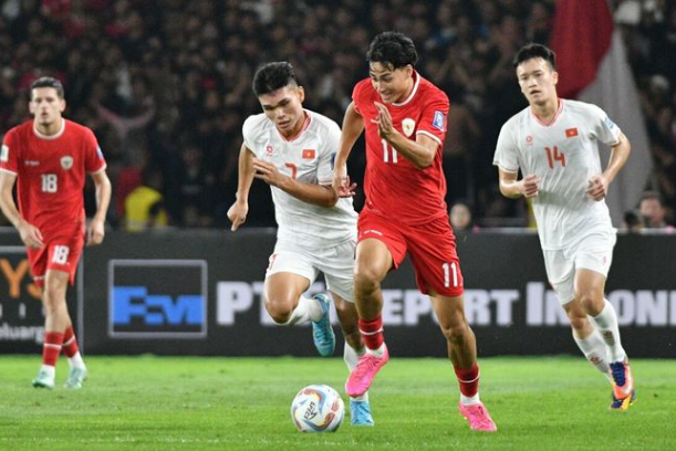 英雄联盟S15全球总决赛淘汰赛最佳阵容揭晓：TES与T1战队包揽席位，电竞选手表现亮眼-im电竞